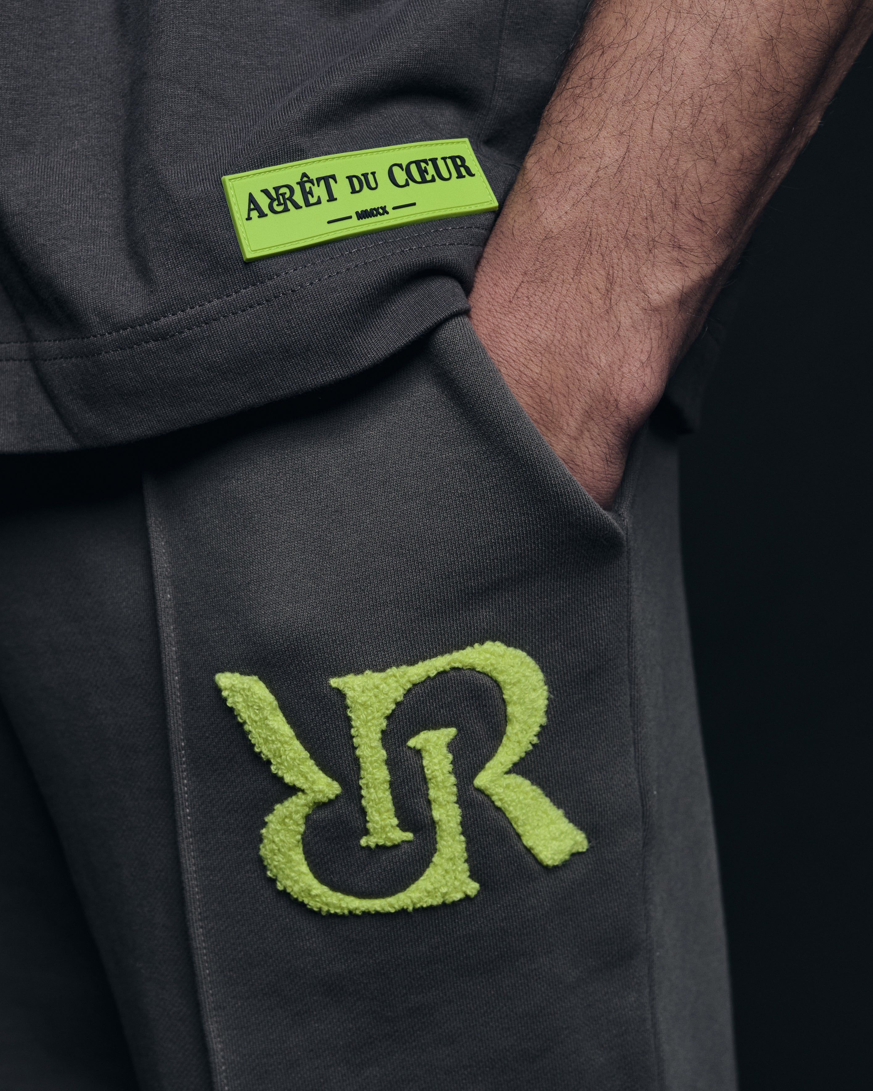 Signature T-Shirt Dark Grey