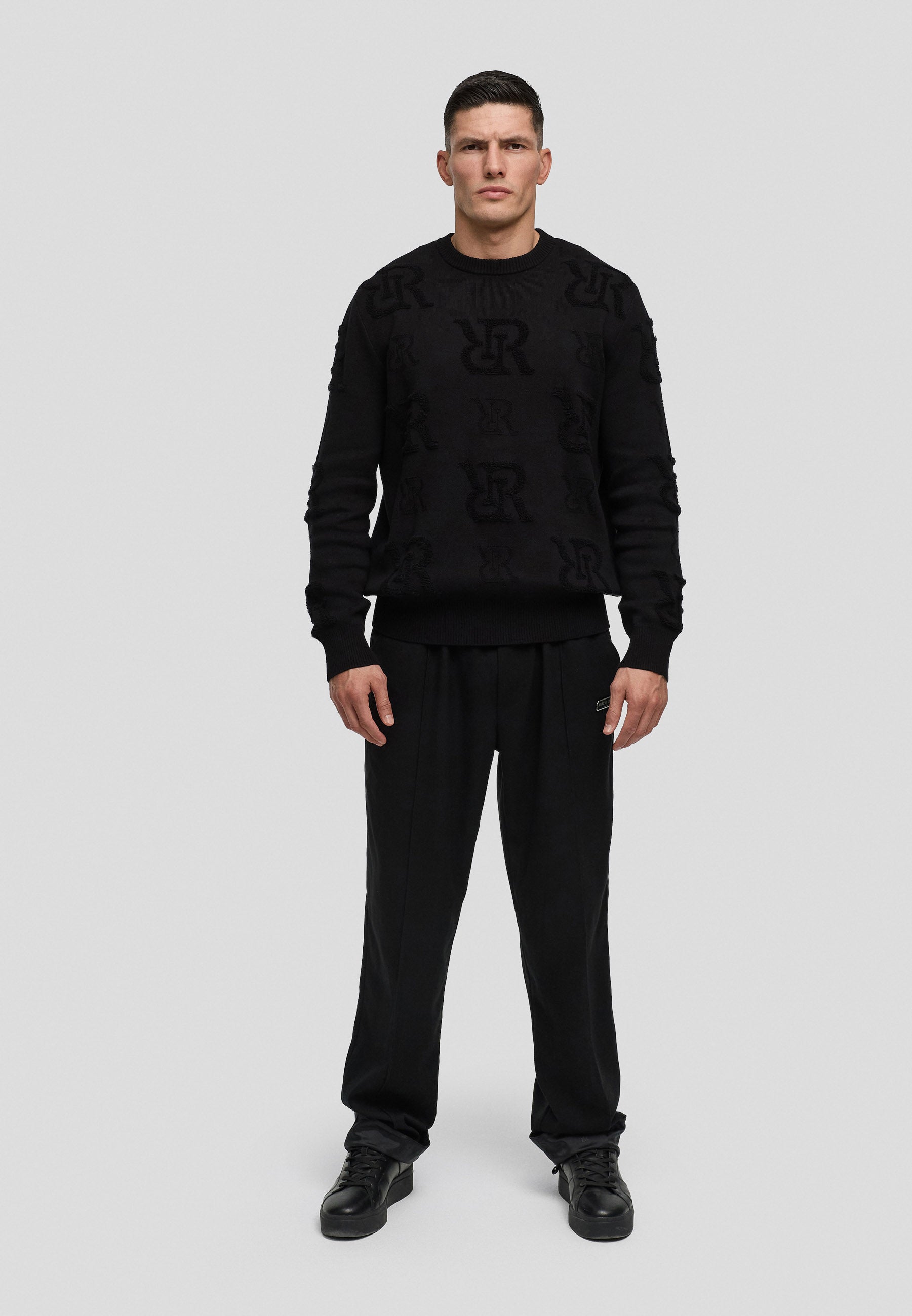 Signature Sweater - deep black