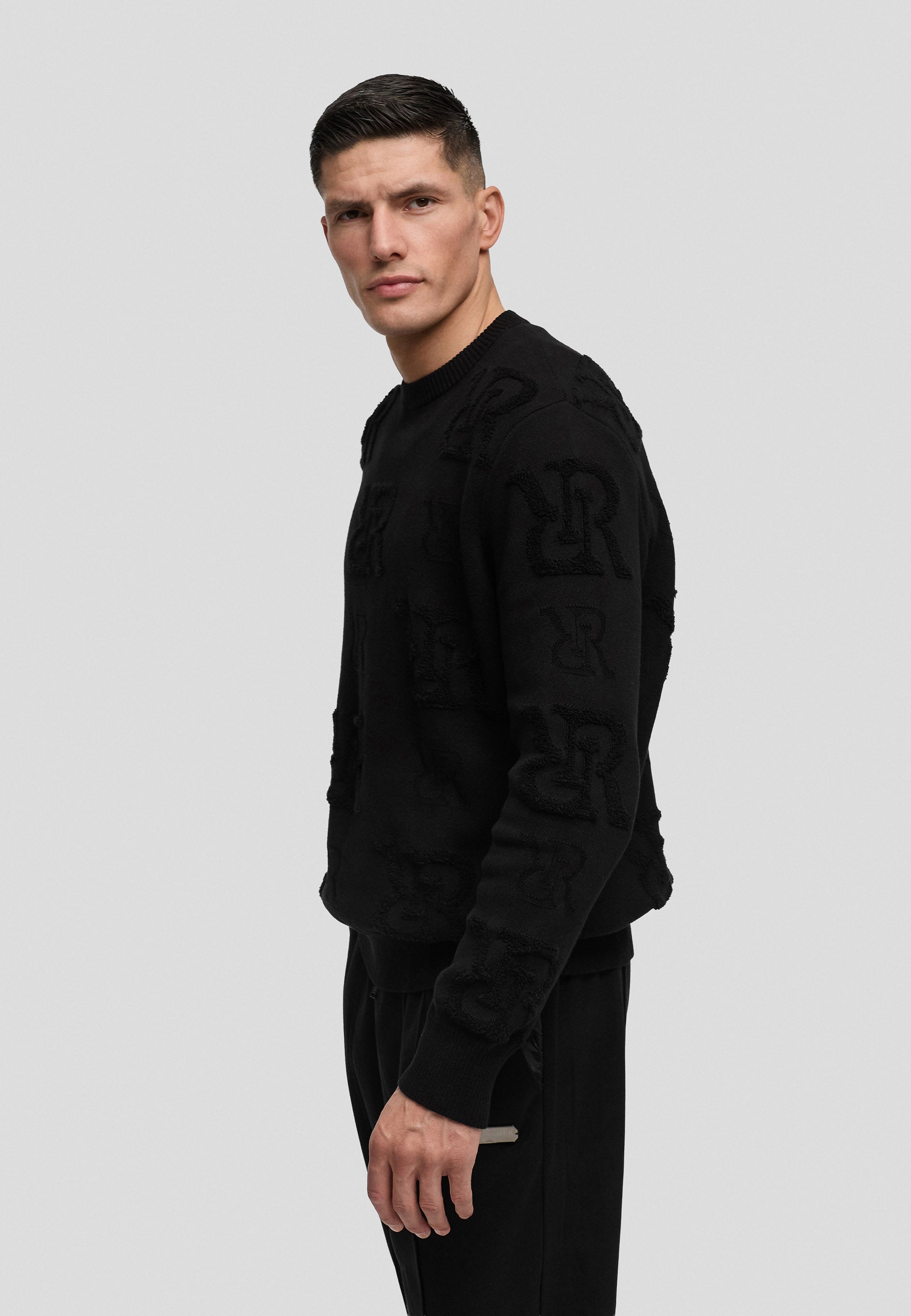 Signature Sweater - deep black